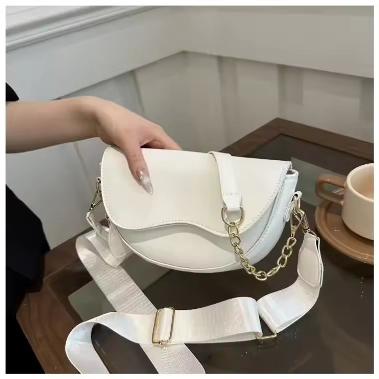 Classic Crossbody Bag for Travel, 16*18cm - Image 9