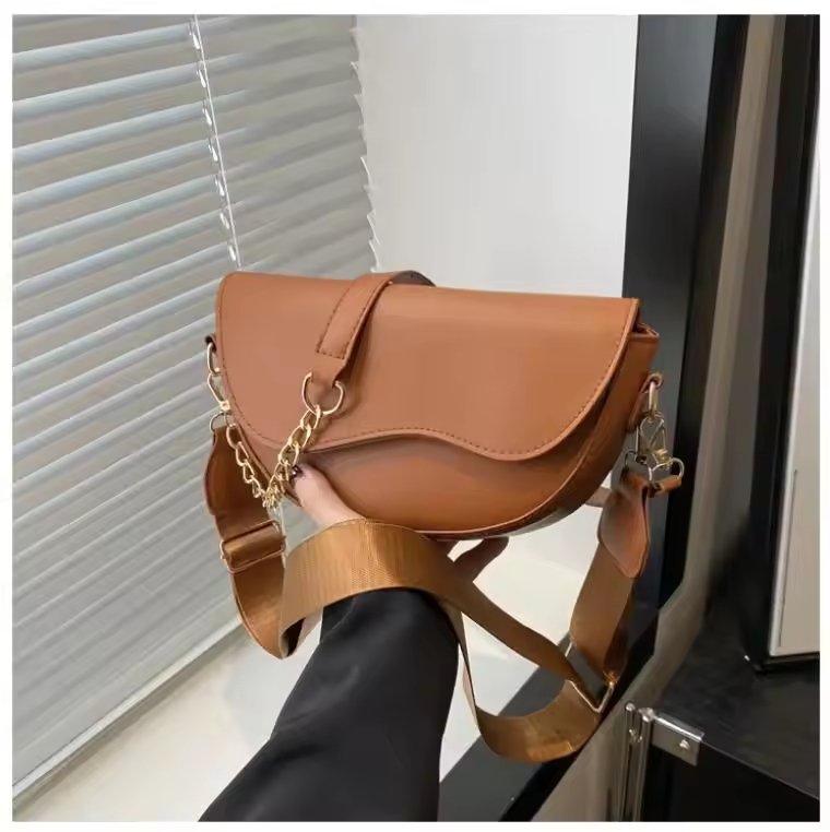 Classic Crossbody Bag for Travel, 16*18cm - Image 11
