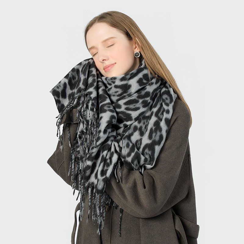 Gentle and stylish double-sided design scarf:35*195cm - Image 5