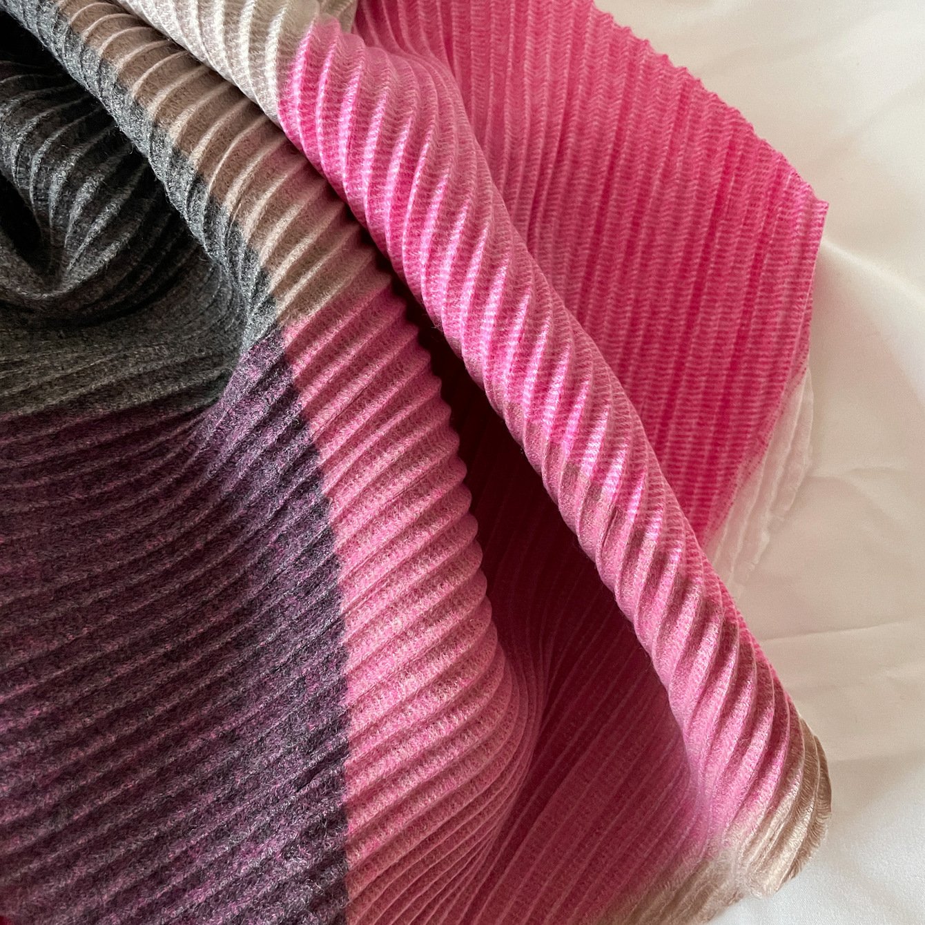 Versatile and comfortable knitted scarf, 180*34cm - Image 4