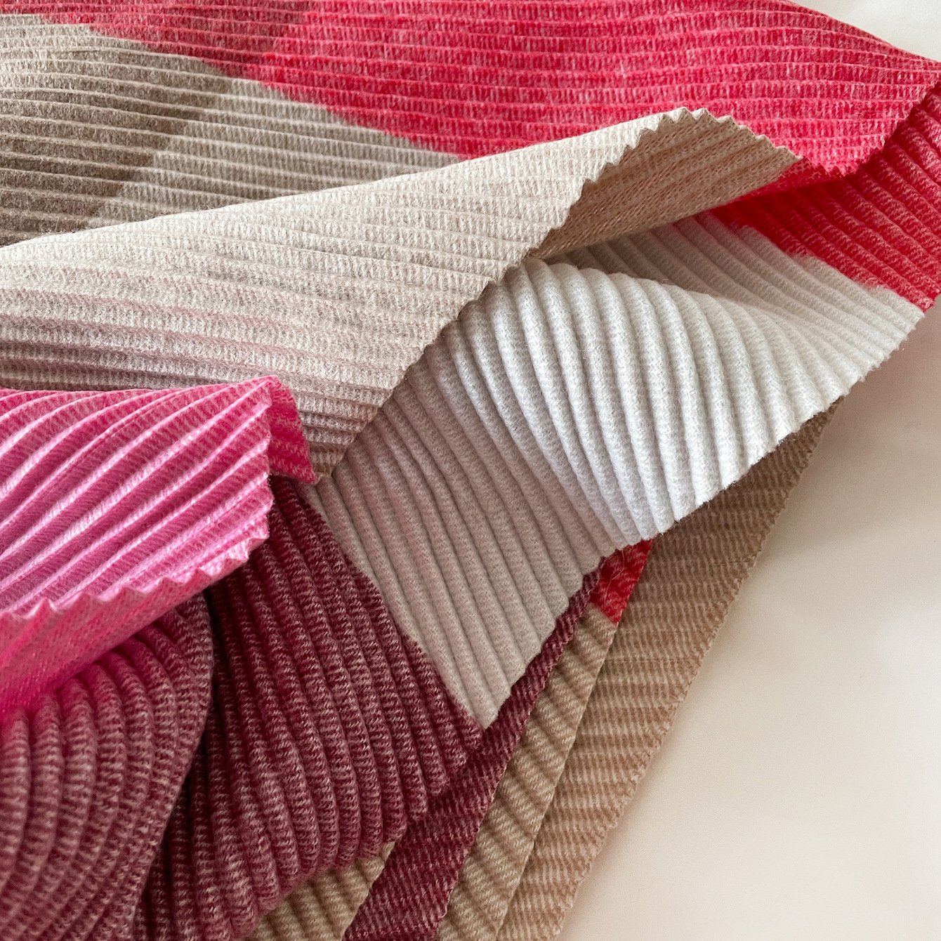Versatile and comfortable knitted scarf, 180*34cm - Image 2
