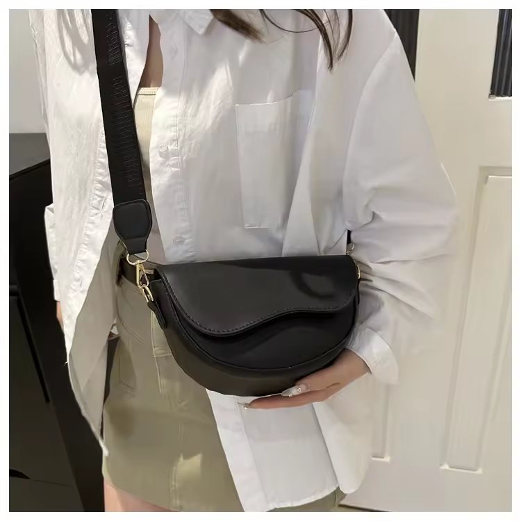 Classic Crossbody Bag for Travel, 16*18cm - Image 12